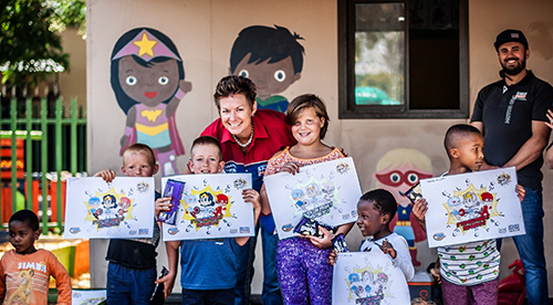 Melicia Labuschagne with kids and their drawings